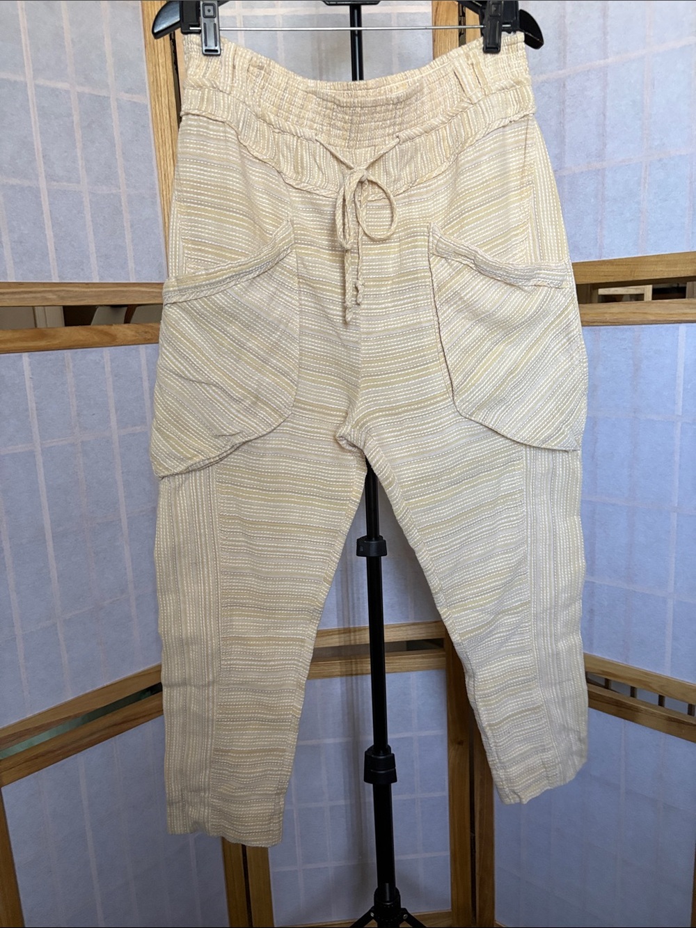 Free People Drawstring Cargo Capris in Cream Sz M